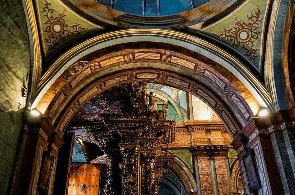 ENTRE ARCOS Y TEXTURAS