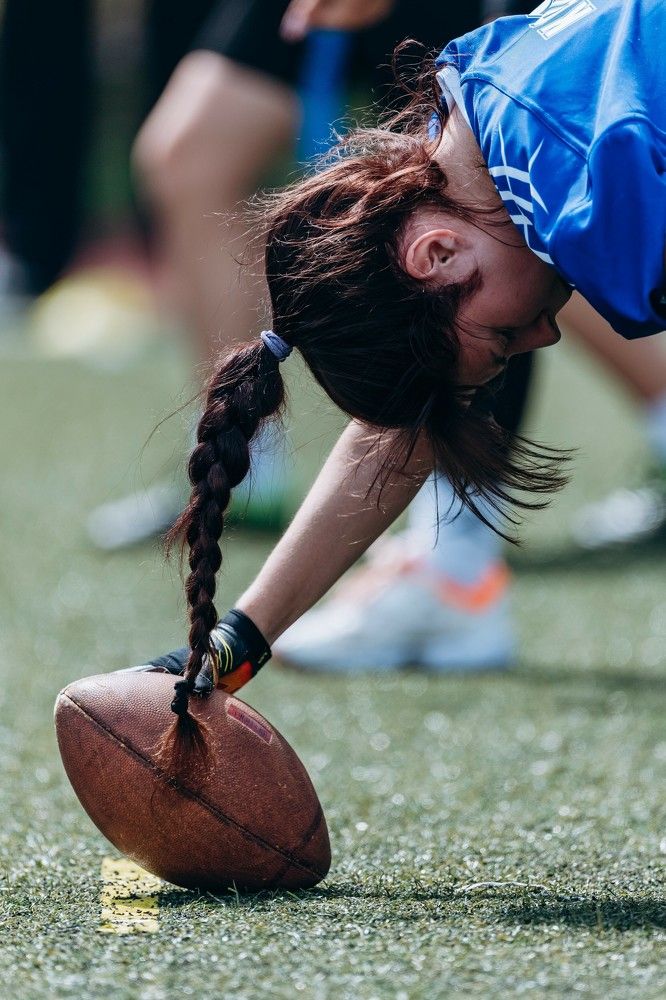 Девушка и мяч