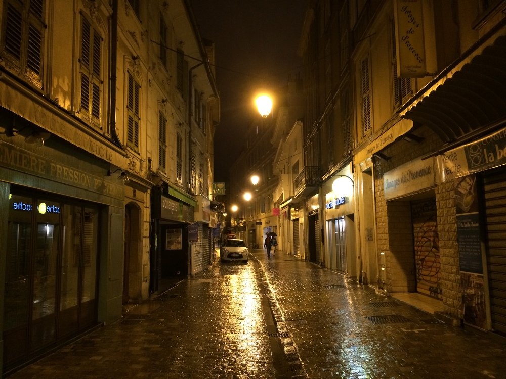 Ночью в Каннах