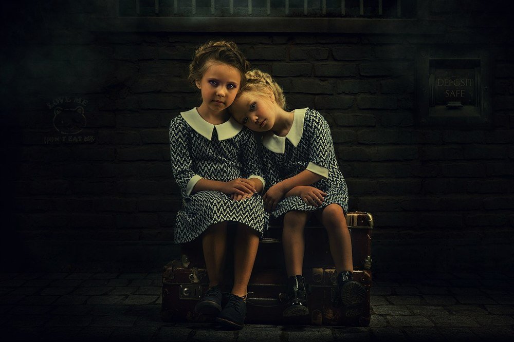 SCARLET DARK IN GRACE