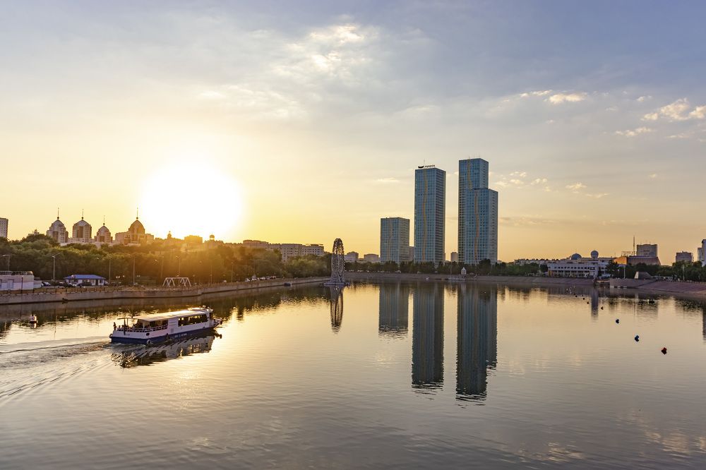 Закат на реке Ишим в Астане
