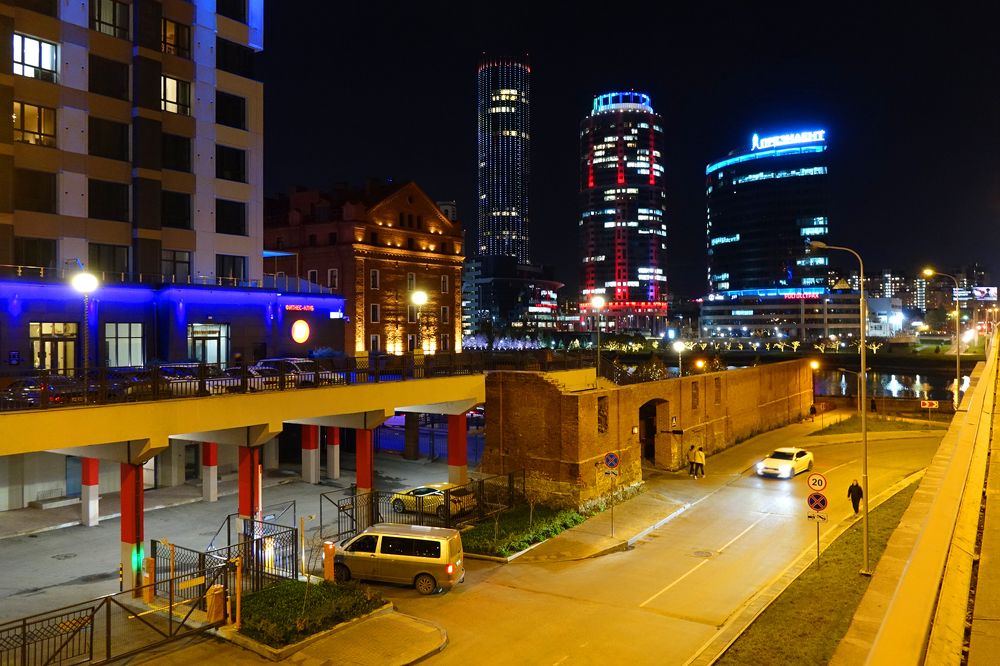 КРАСКИ ГОРОДСКОГО КОНТРАСТА…