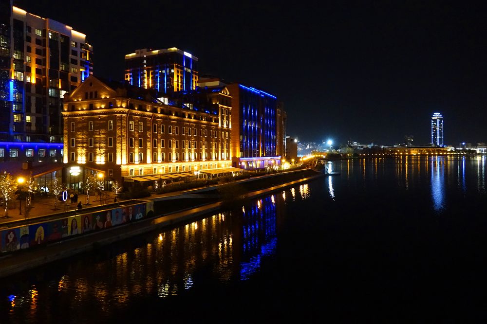 ИЛЛЮМИНАЦИЯ НА ВОДНОЙ ГЛАДИ…