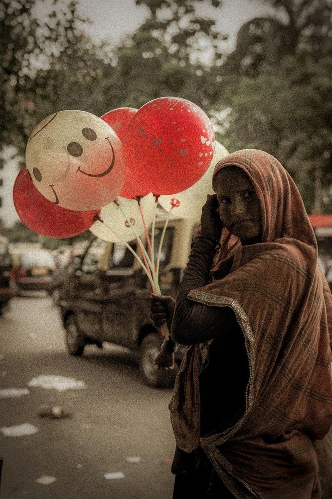Heart and smiley seller's costume