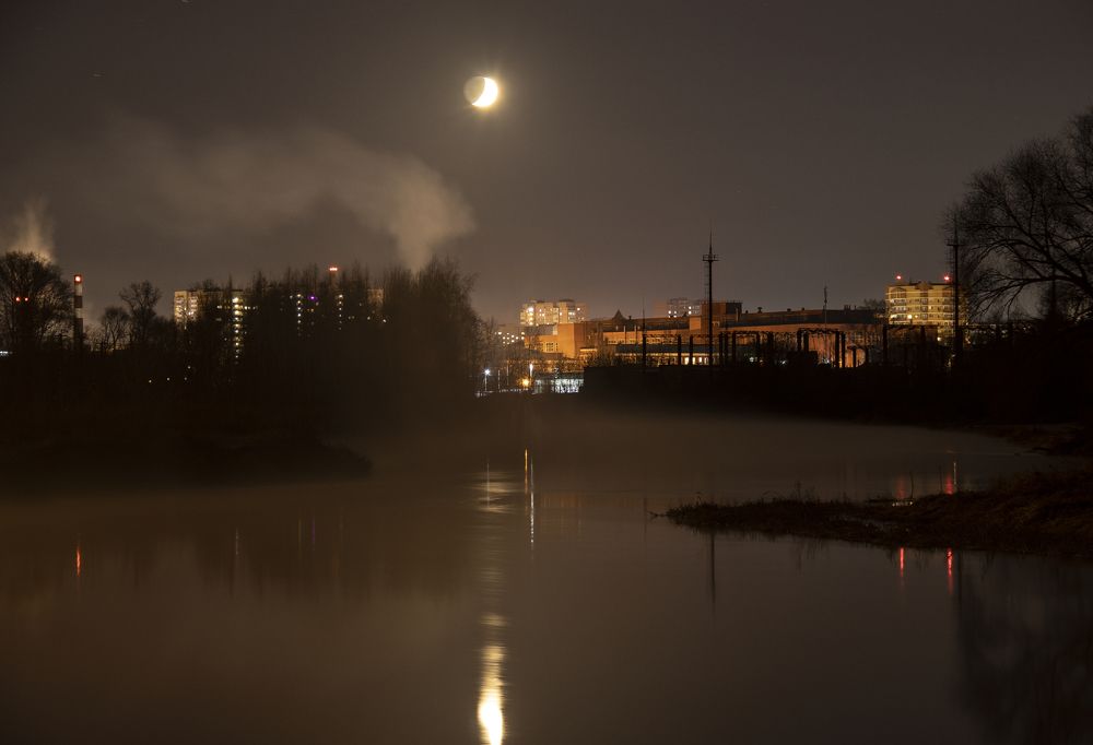 Луна над рекой