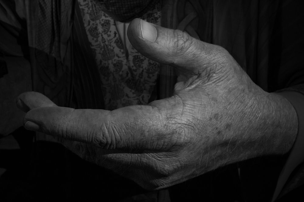 The Elegance of a Lone Hand