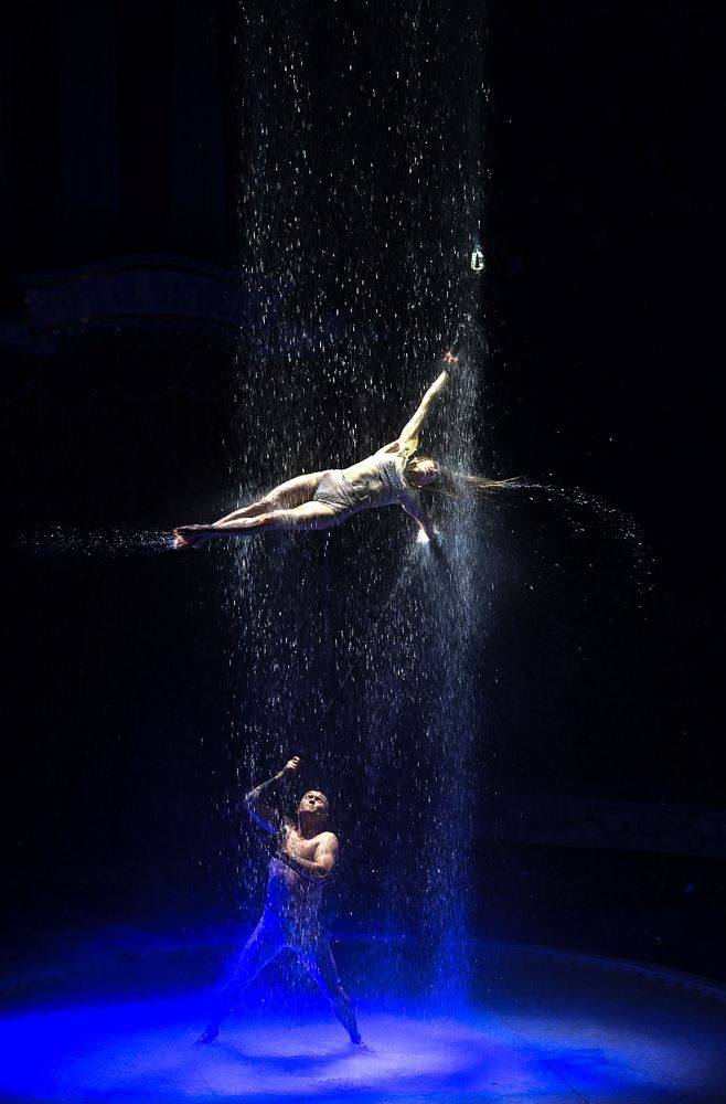 В блеске водопада