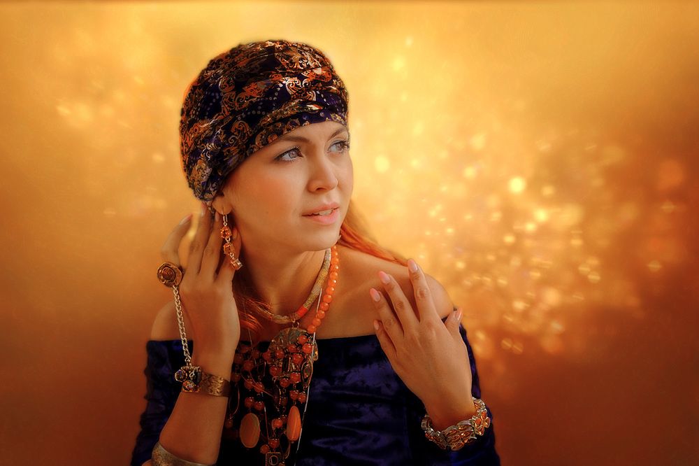 Яркий колорит украшений Востока.