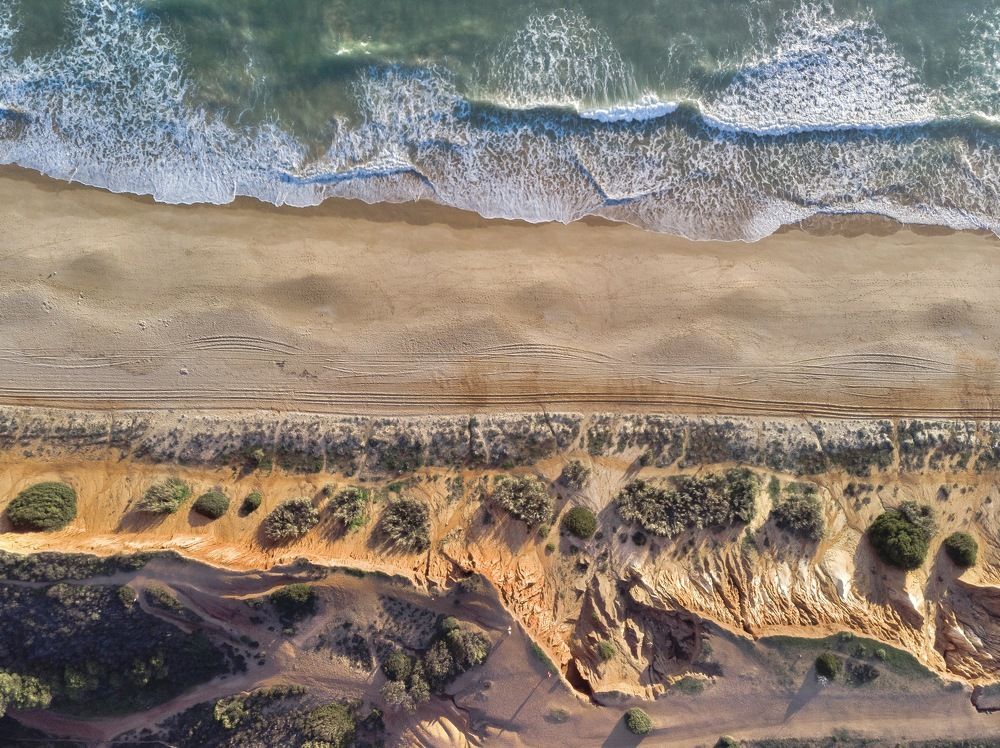 Sense of ocean to the cliff