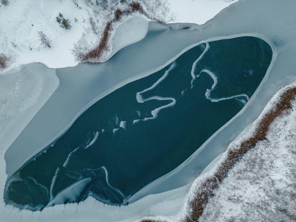 Замерзающий пруд