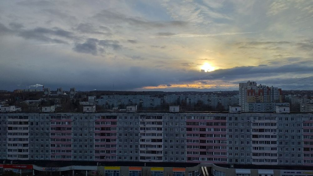 Приходит осенний закат..