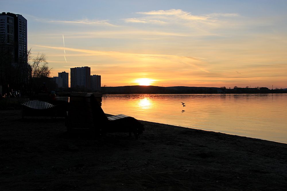 Вечер на городском пруду.