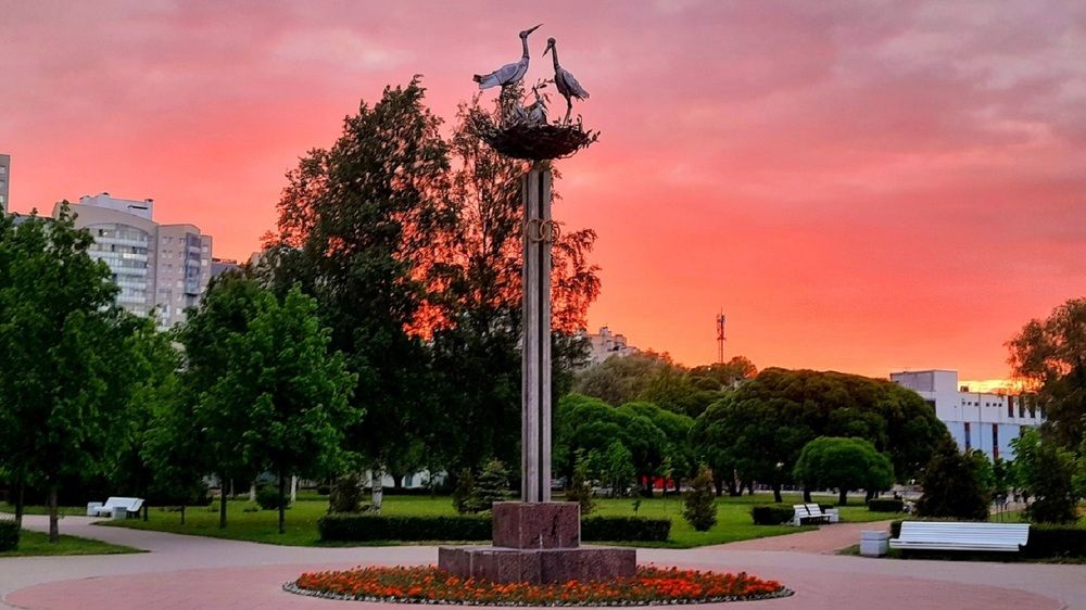 Петербургский закат в сквере Счастливой семьи