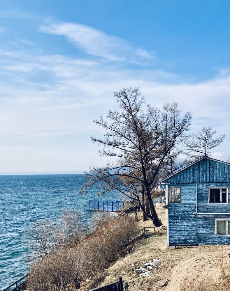 Домик у озера.