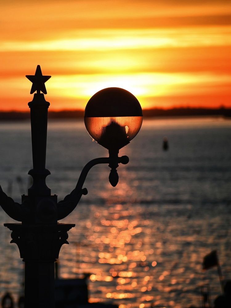 Закат в речном порту р. Волга