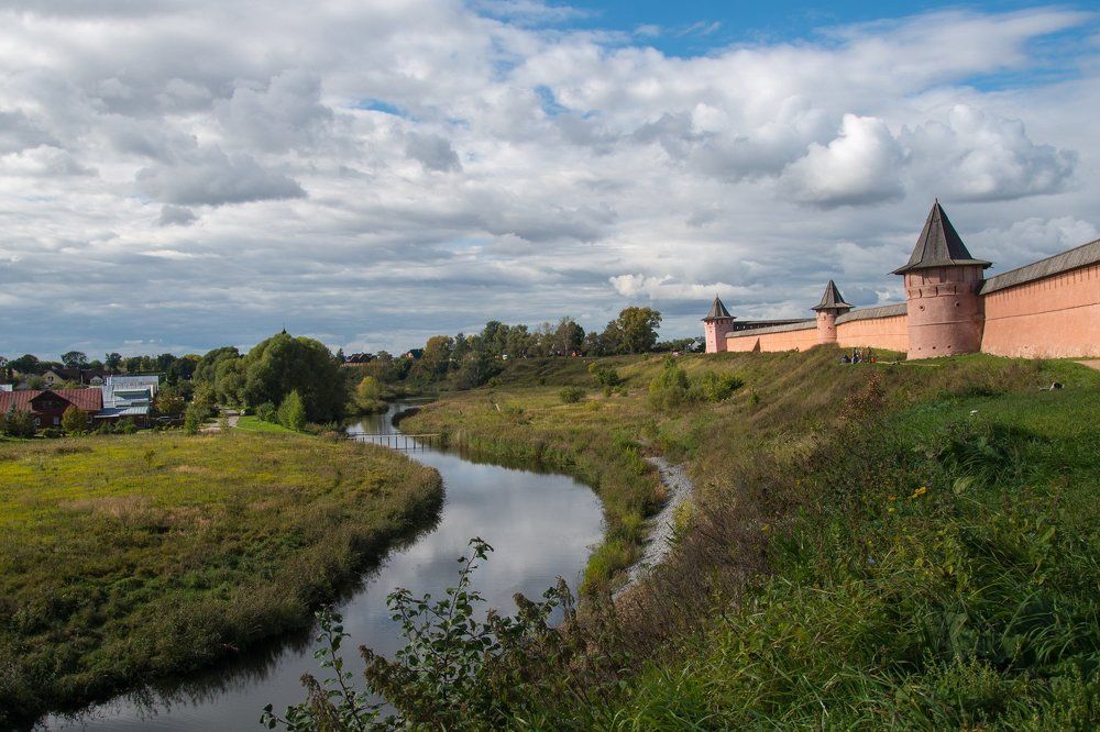 Монастырская стена