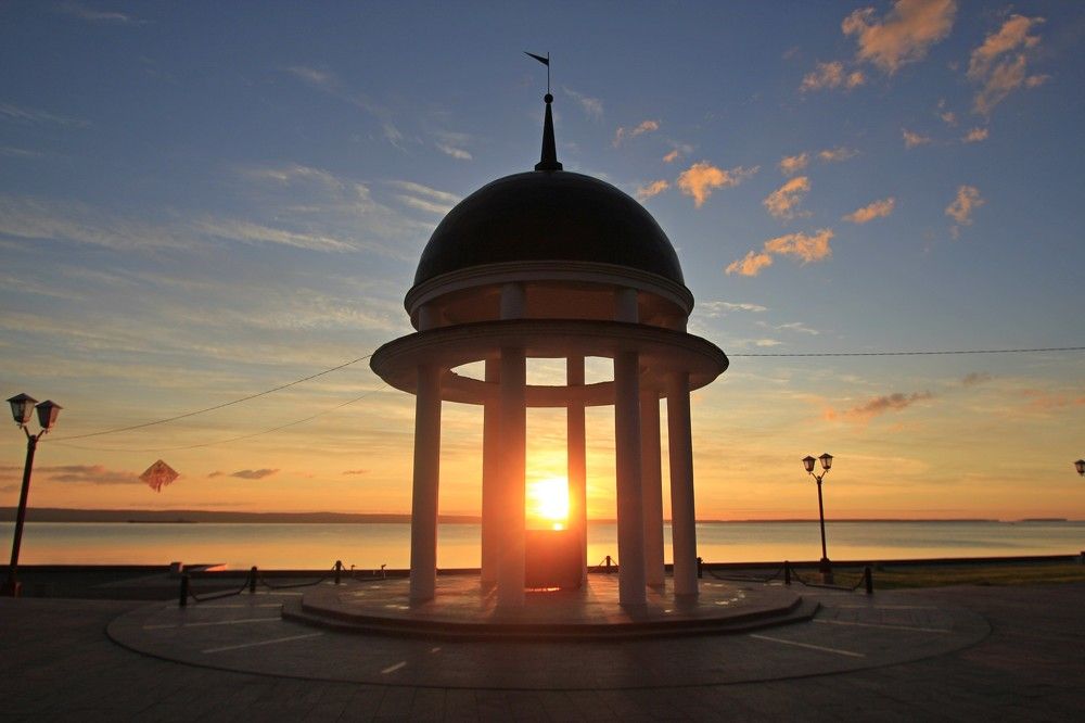 Рассвет на набережной Петрозаводска