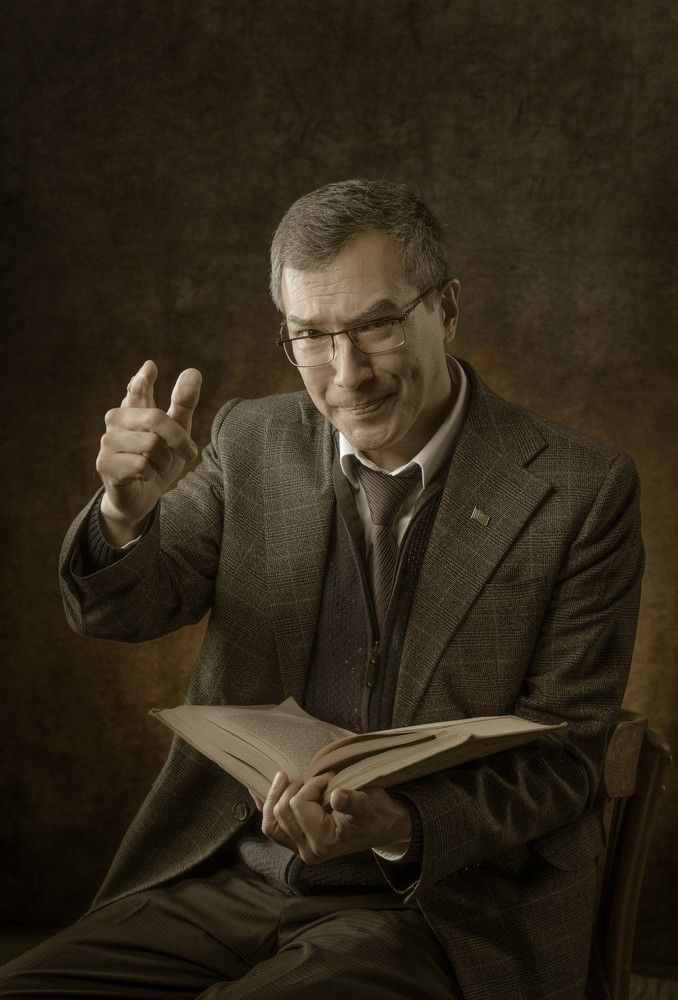 "Лектор". Преподаватель истории искусств.