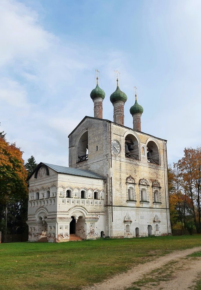 Звонница Борисоглебского монастыря.