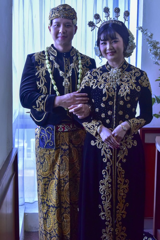 Javanese traditional wedding dress