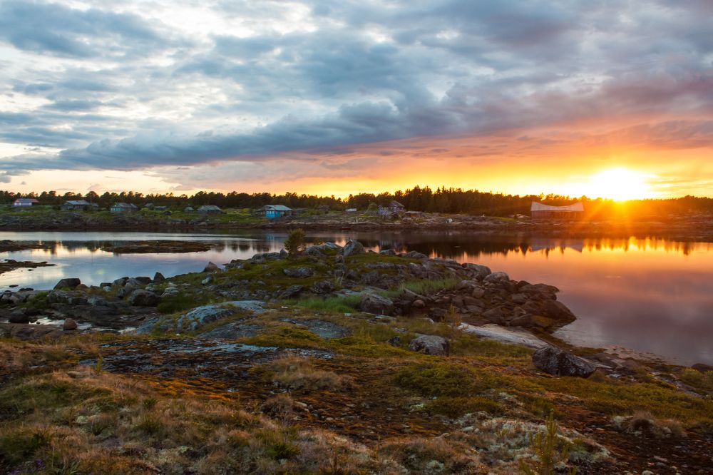 Закат над поморской деревней