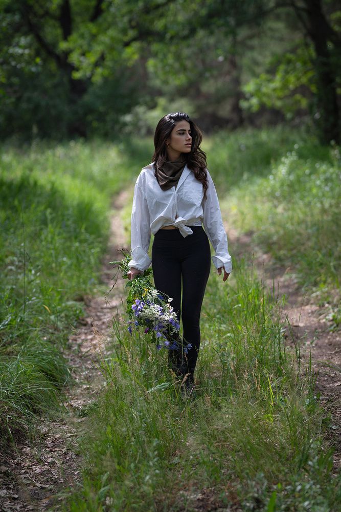 Девушка в лесу
