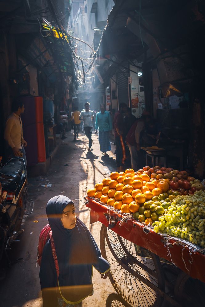 Девочка и апельсины