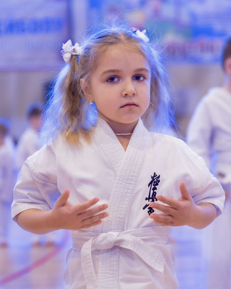 Юная каратистка