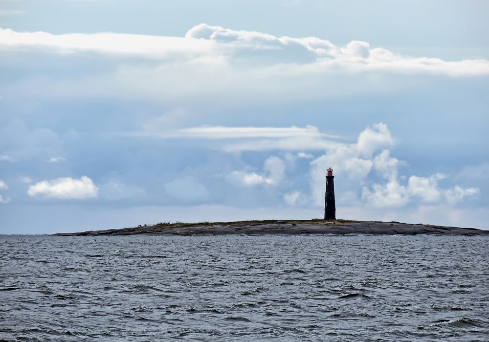 Маяк на острове Большой Топ.