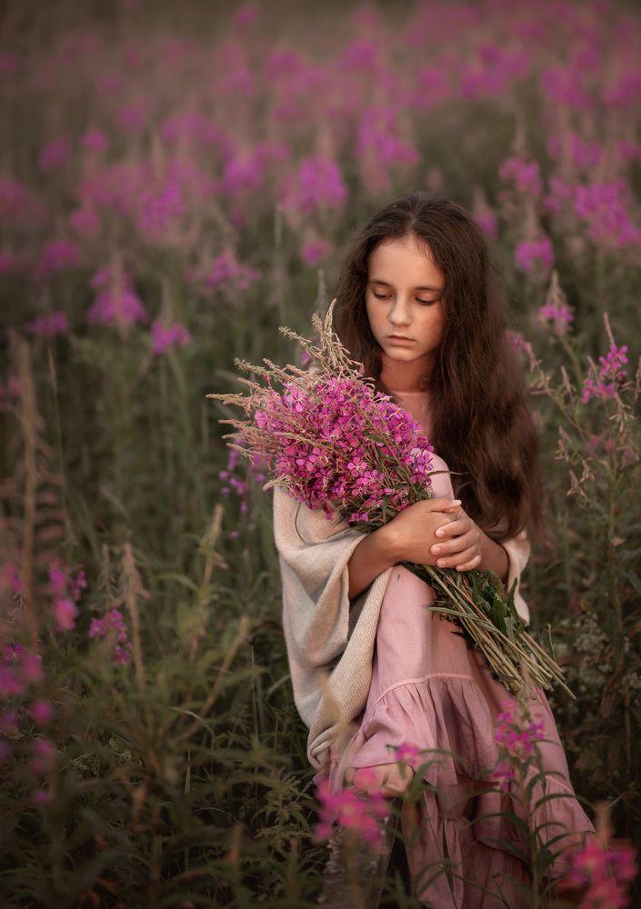 Даша с цветами