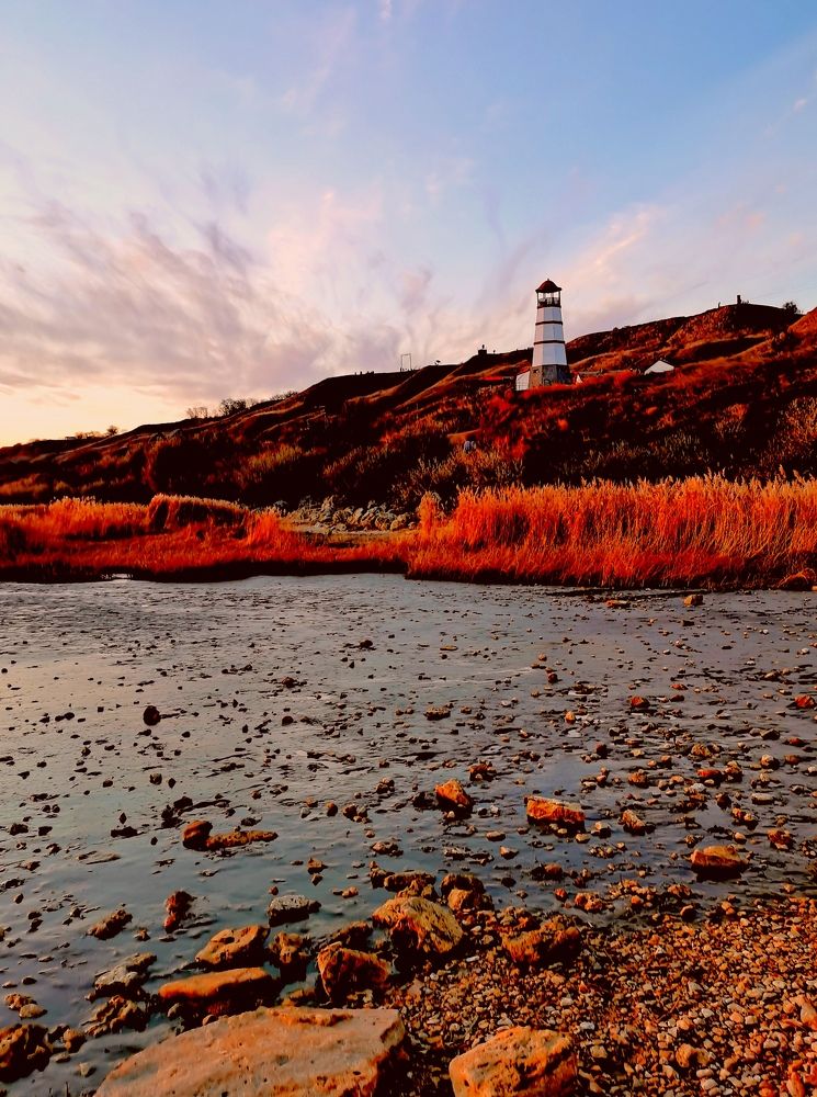 Маяк на закате