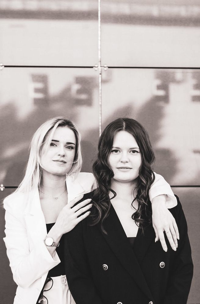 Подруги в городе