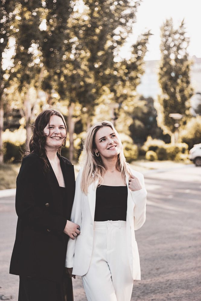 Прогулка подруг