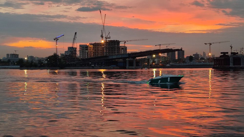 Вечер на набережной