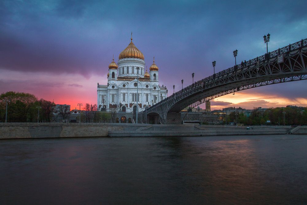 Над Москвой рекою...