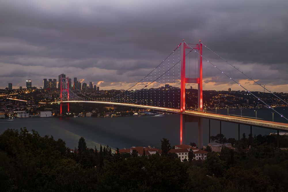 Köprüde gün batımı