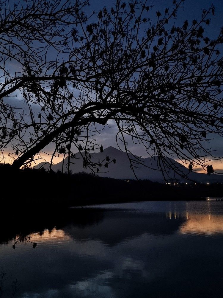 Закатные краски на озере Каррас