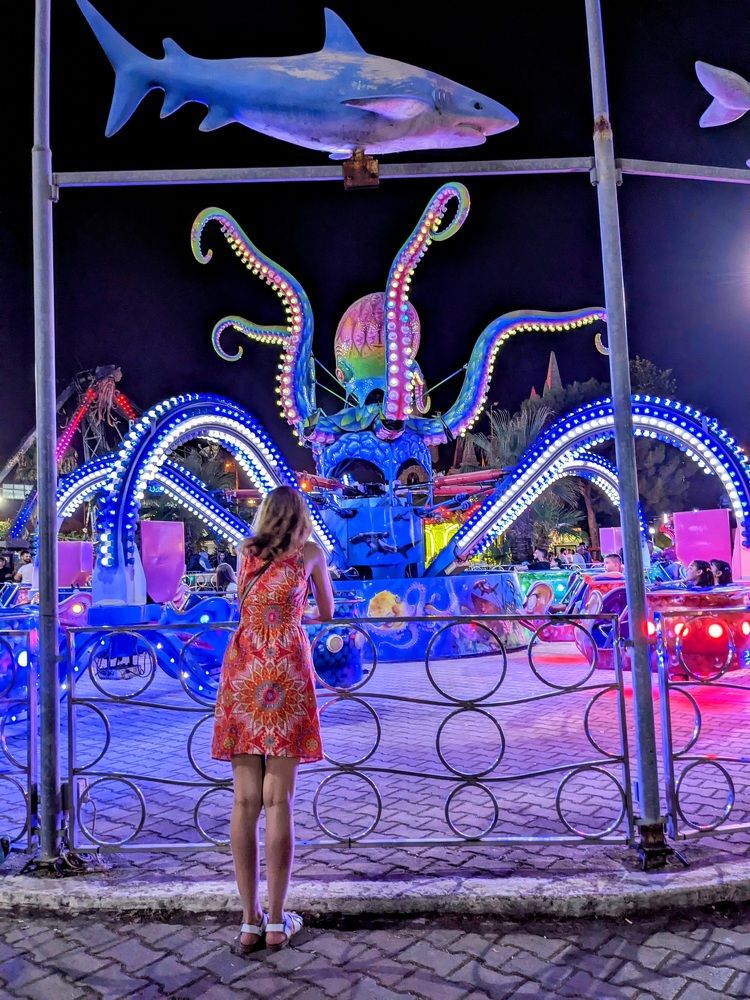 The shark in love with the woman