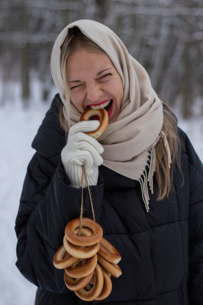 Девушка с баранками