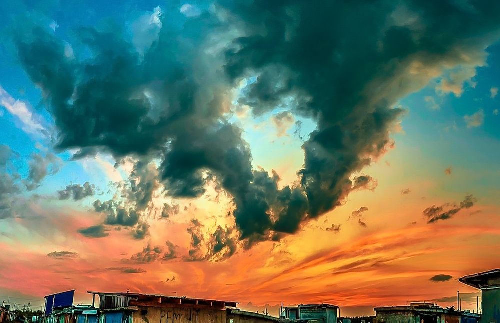 Закат над гаражами