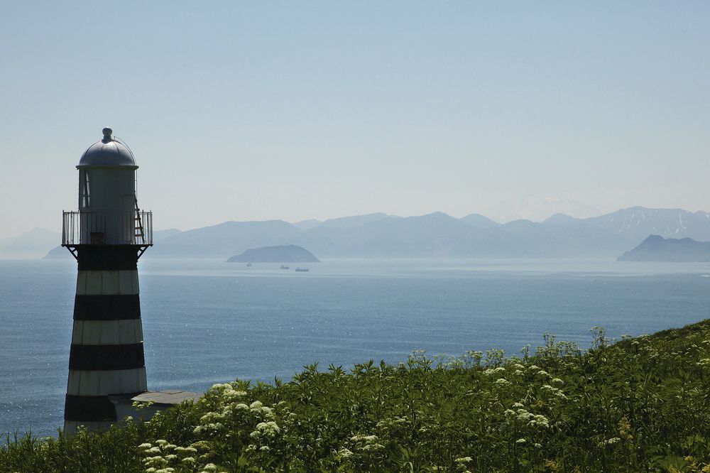 Маяк на выходе из Авачинской бухты