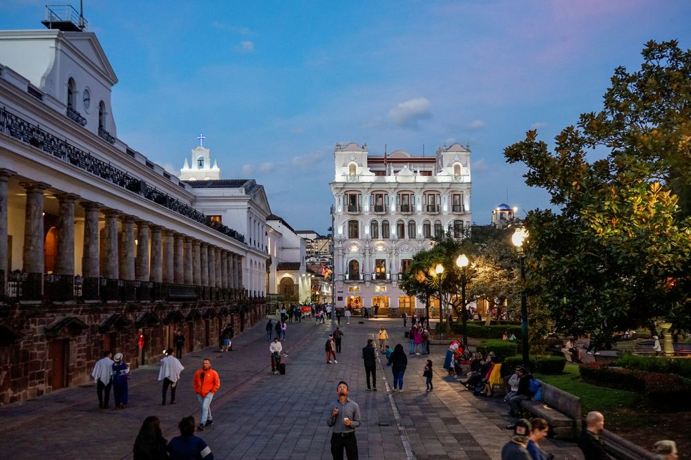 ANOCHECER EN LA PLAZA DE LA INDEPENDENCIA.