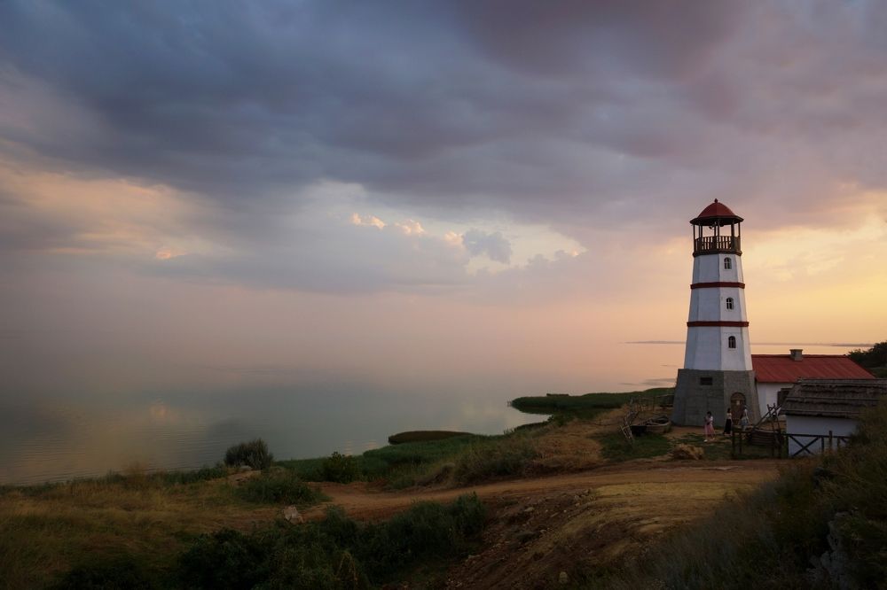 Море. Закат. Маяк.