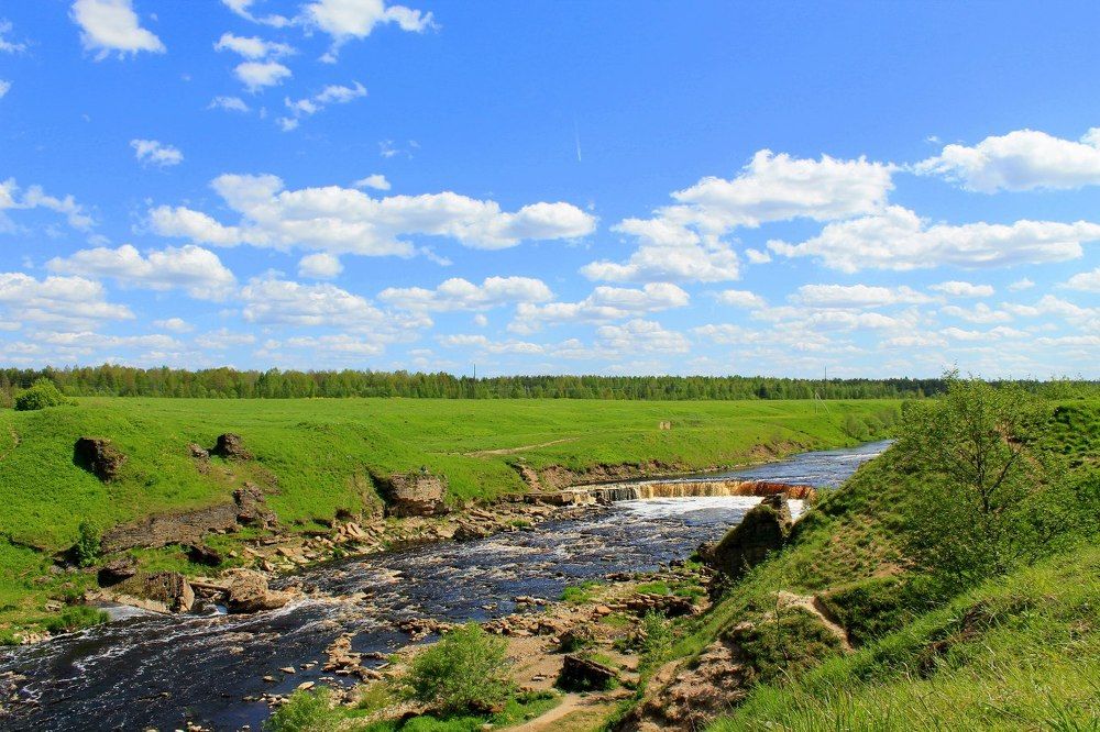 Водопад Тосненский (или Гертовский) на реке Тосна.