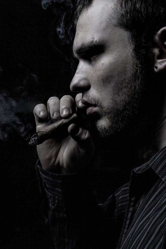 в тёмном переулке