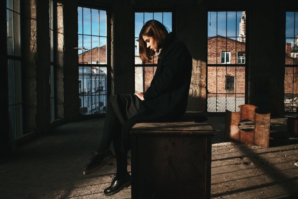 Оставшись один.