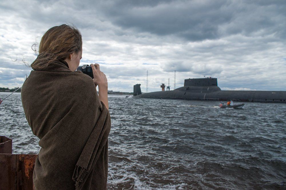 Девушка и подводная лодка