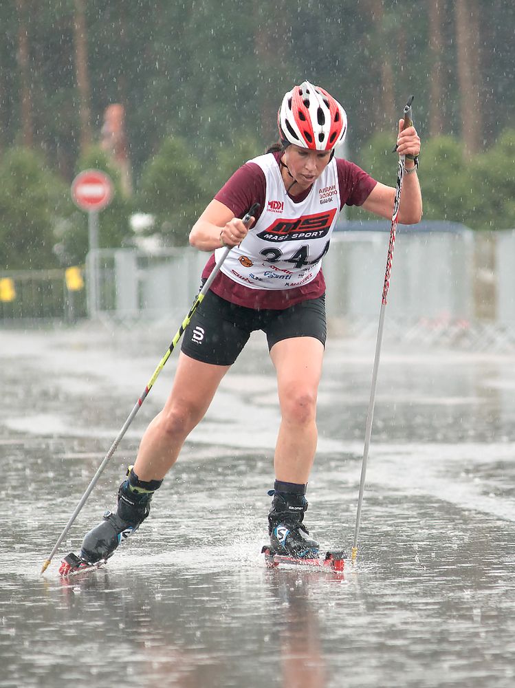 "Что нам снег, что нам зной, что нам дождик проливной..." (с).