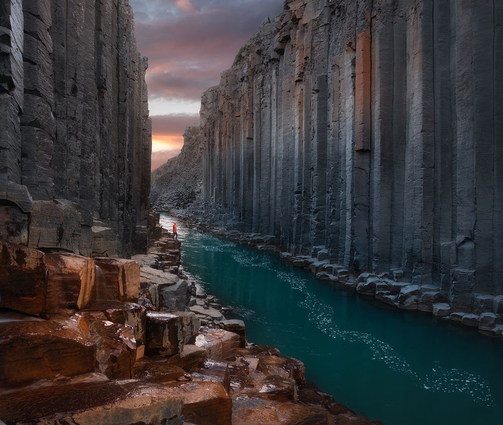 Рассвет в базальтовом каньоне