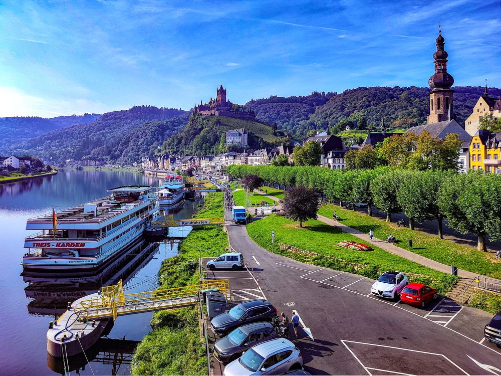 Кохем ФРГ замок Райсбург Долина Мозеля..